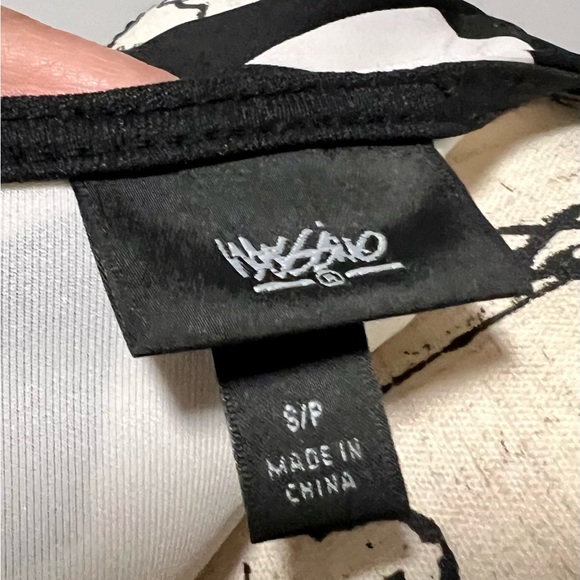 Beautiful dress for office or a night out. Size small - Picture 4 of 5